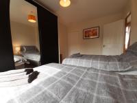 Carvetii - Xavier House - 2-storey sleeps up to 7 - B&B Rosyth