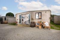 B&B Helston - Wheal Jewel- Beautifully Fitted Wooden Lodge Helston Cornwall - Bed and Breakfast Helston