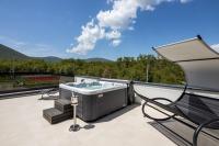 NEW! Villa Nella Foresta with private 66sqm heated pool, Whirlpool, Tennis court, Gym, Billiards, 4 en-suite bedrooms - Chambres d’hôtes Radošić