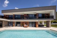 NEW! Villa Nella Foresta with private 66sqm heated pool, Whirlpool, Tennis court, Gym, Billiards, 4 en-suite bedrooms - Ferienwohnung