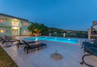 Poolincluded - Holiday Home Maslina - B&B