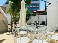 Serena's 2-BR Apartment in Larnaca - B&B Larnaka