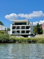 "Auslese 54" -Direkt am Moselufer- Gästezimmer & Ferienwohnung - B&B