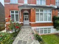 Spacious Holiday Home! - Bed and Breakfast