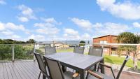 Shore Thing Upstairs - Coastal Family Retreat - Chambres d'hôtes Lake Tyers