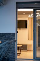 SithoniaRS Luxury Ground Floor Apartment With Private Garden - B&B