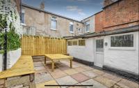 Tropical Apartment, 10 min from Blackpool tower, outside space, sleeps 12 - B&B