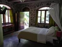 Habitación con cama grande 