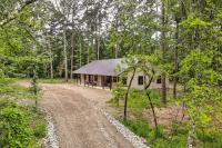 B&B Broken Bow - Quiet and Peaceful Broken Bow Cabin with Hot Tub! - Bed and Breakfast Broken Bow