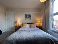 Comfortable King Bed - Location - Contractors - Family - Parking - Chambres d’hôtes Bedford