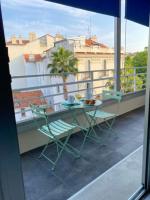 Spacious and Stylish One-Bedroom Apartment on Place de Gaulle Antibes - B&B Antibes