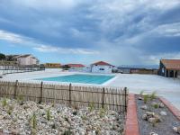 La Coudalere - F2 avec WiFi - Vue sur Sunset - Piscine chauffée - B&B