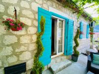 A 100 Years Old Rustic Mediterranean stone house with large terrace - B&B