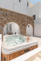 Executive Suite with Jacuzzi and Garden view