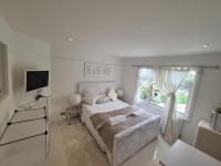 B&B Waltham Cross - The White House - Bed and Breakfast Waltham Cross