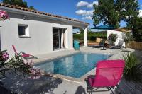 Gite des Clapas Flora, villa avec piscine privée - B&B
