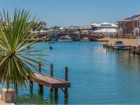 "WATERLILY HOUSE" - Luxury Canal House, Jetty, Dog & Child Friendly - Sleeps 14 - B&B Mandurah