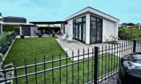 B&B Lathum - Ferienhaus LuxChalet #VAJU Lathum# am See, Strand, Pool, Nationalpark - Bed and Breakfast Lathum