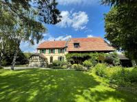 Rose - piscine partagée - proche Europa Park - B&B Hessenheim