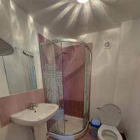 Zweibettzimmer mit Bad