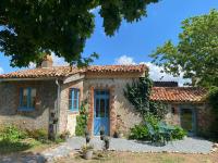 B&B Sanzay - Vue du chateau a La Petite Ferme d'Alpacas - Bed and Breakfast Sanzay