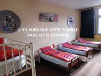 B&B Pontgibaud - leclosdipontine dortoir des demoiselles - Bed and Breakfast Pontgibaud