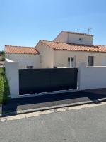 Bel appartement chez particulier calme et piscine - Ferienwohnung