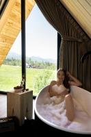 Apartment with Mountain View