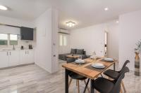 Quarters Luxury Apts - Bed and Breakfast Chionato