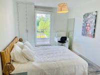 B&B Luxembourg - Limpertsberg cosy 1 bedroom. Terrace and Parking - Bed and Breakfast Luxembourg