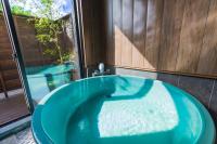 (7) Dome Tent with Private Hot Spring (Double Bed×3)