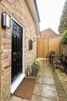 B&B Cobham - Stunning Private en-suite studio in Cobham - Bed and Breakfast Cobham