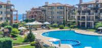 Apartment with Pool View 