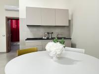 Large One-Bedroom Apartment - Annex