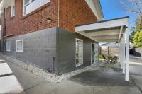 Bright 3-Bedroom Unit with Parking and Kitchenette - B&B Auckland