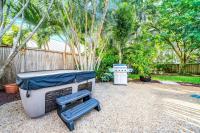 Tropical Pool Tiki Heaven - B&B