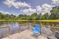 Lakefront Cabin with Access to 2 Paddleboats! - B&B