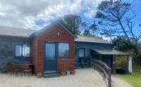 2 Bedroom cottage sleeps 4 with Hot-tub, & shared Pool use - B&B