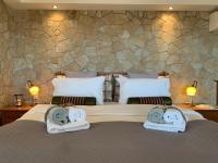 B&B Epanomí - DoorMat# Wait 'N Sea, Jacuzzi, Luxury Stone House - Bed and Breakfast Epanomí