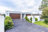 Seaview Splendour 2, 163 Soldiers Point Rd - waterfront stunning unit - B&B Soldiers Point