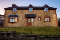 Beautiful Large 4 bedroom house with hot tub - B&B