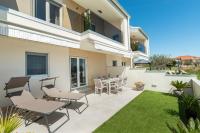 Beachfront Reiterer Villa V1 with Jacuzzi 30 meters from the Beach - CROWONDER LUXURY RENT - Chambres d’hôtes Privlaka