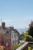Modern, well placed house walkable to beach & town - Chambres d’hôtes