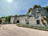 B&B Llanddulas - Tan-yr-Ogo Gate Lodge, Gwrych Castle - Bed and Breakfast Llanddulas