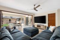 B&B Mudjimba - Fully Equipped Luxe Retreat, Pool, Pet Friendly, AirCon - Bed and Breakfast Mudjimba