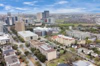 DOUBLE Master Suites Condo Near MED CTR, NRG Arena 2 - B&B