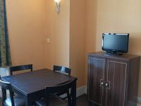 Appartement T3 dans château avec piscine et WIFI, animaux admis, 6 personnes - Chambres d'hôtes Jausiers