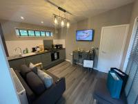 P56 - Studio Pod with Hot Tub - B&B