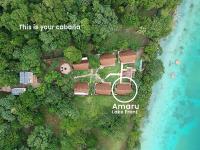 Zimmer mit Kingsize-Bett und Seeblick