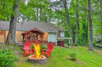 Fire Pit and Porch! Rustic Linville Falls Cottage - Chambres d’hôtes Linville Falls